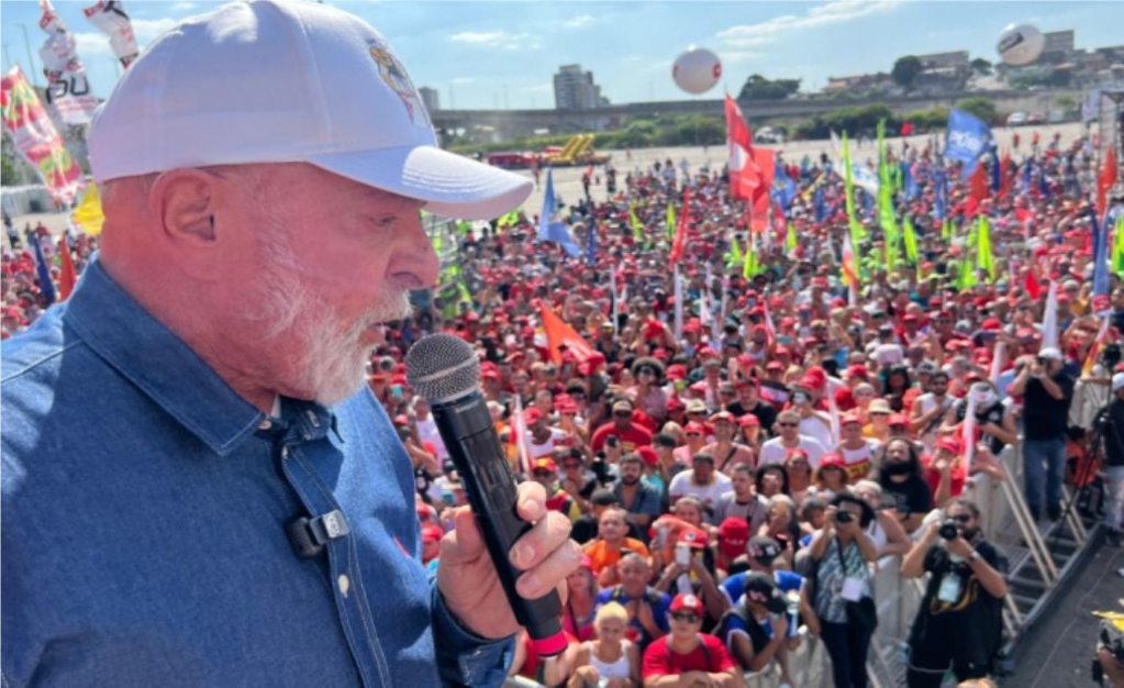 Sindicato dos Banc�arios de Presidente Prudente - Lula sanciona leis de correção de tabela do IR e de trabalho decente para domésticas