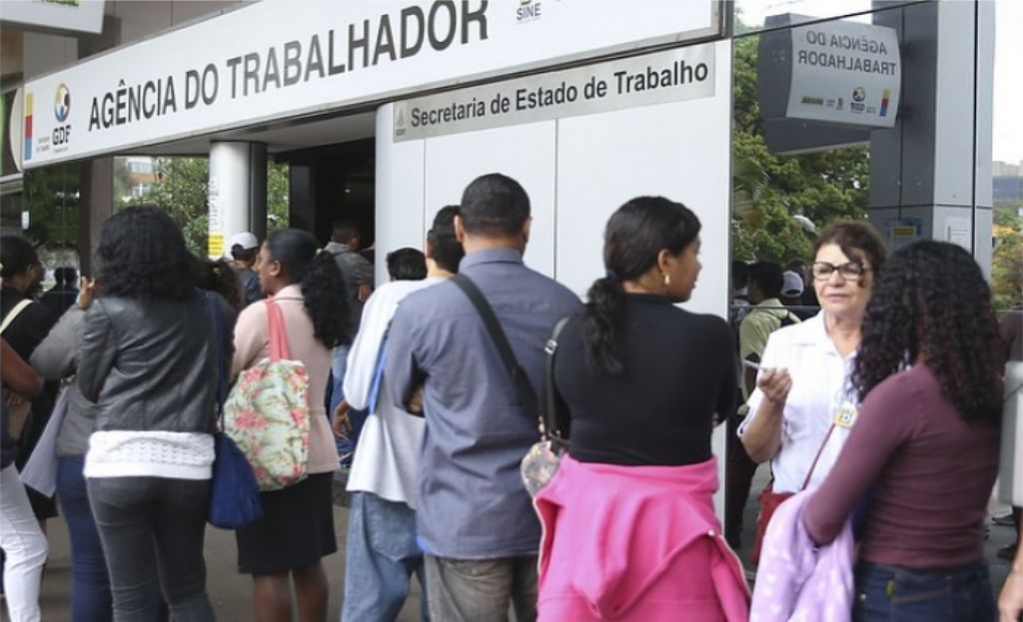 Sindicato dos Banc�arios de Presidente Prudente - Carteira verde amarela pode estimular demissão e substituição de empregados
