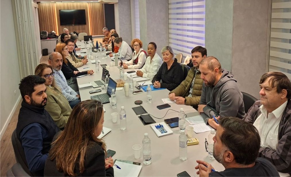 Sindicato dos Banc�arios de Presidente Prudente - Fechamento de agências e sobrecarga de trabalho dominam reunião entre COE Santander e direção do banco