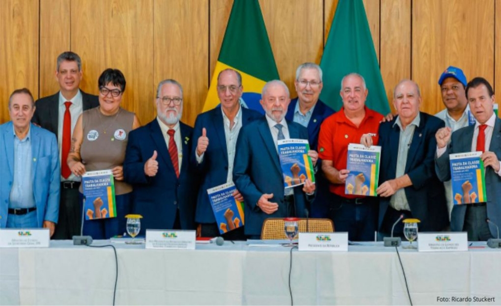 Sindicato dos Banc�arios de Presidente Prudente - CUT e demais centrais entregam ao Presidente Lula a pauta da classe trabalhadora