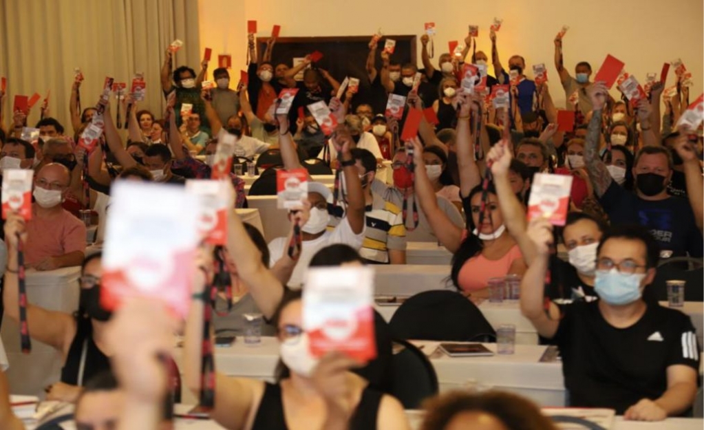 Sindicato dos Banc�arios de Presidente Prudente - Delegados do 12º Congresso da FETEC CUT SP aprovam Plano de Lutas para os próximos quatro anos