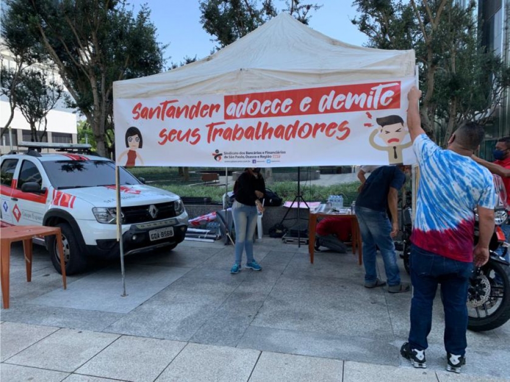 Sindicato dos Banc�arios de Presidente Prudente - Bancários protestam contra demissões no Santander