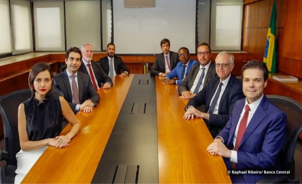 Sindicato dos Banc�arios de Presidente Prudente - Banco Central aumenta aperto financeiro contra população com taxa de juros em 14,25%